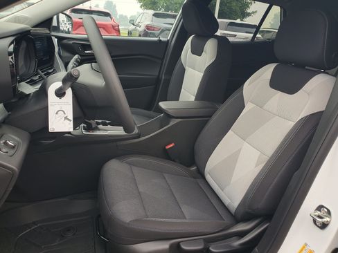 New 2026 Chevrolet Trax LS w/ LS Convenience Package FWD image 5