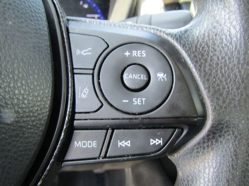 Used 2021 Toyota Corolla LE image 22