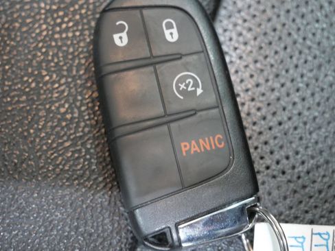 Used 2023 Jeep Compass Limited w/ Sun and Sound Group AWD/4WD image 28