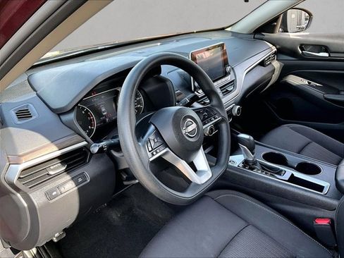 Used 2025 Nissan Altima 2.5 SV FWD image 14