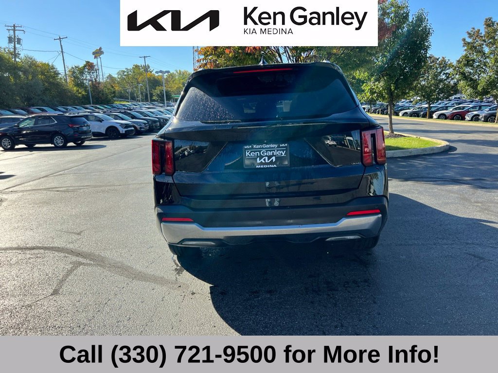 Certified 2024 Kia Sorento S w/ Panoramic Sunroof Package AWD/4WD image 12