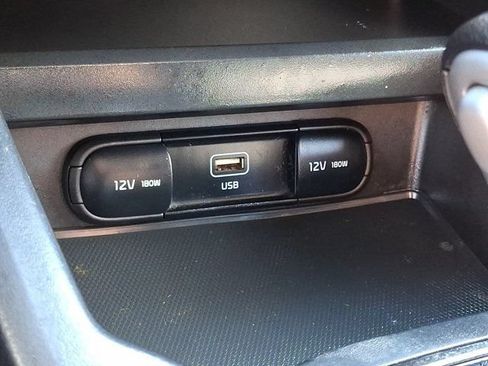 Used 2023 Kia Soul LX w/ LX Technology Package FWD image 28