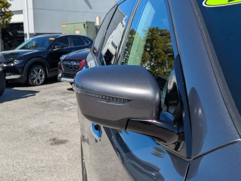 Used 2020 Nissan Pathfinder SV image 12