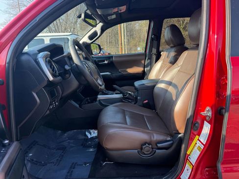 Used 2017 Toyota Tacoma Limited w/ Tow Package image 11