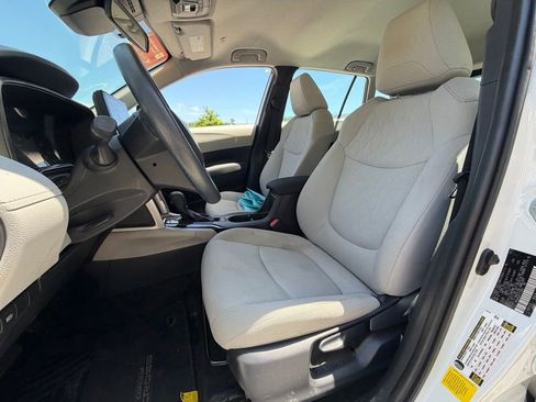 Used 2025 Toyota Corolla Cross L FWD image 5