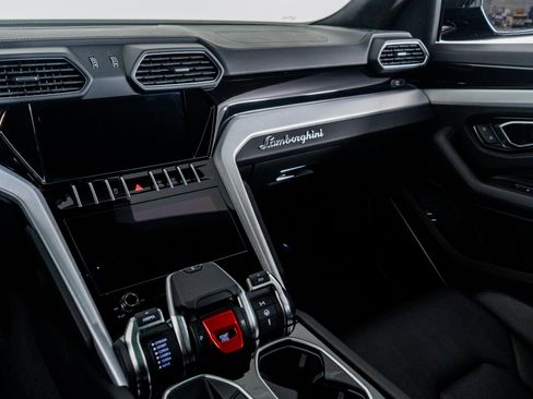Used 2021 Lamborghini Urus image 35