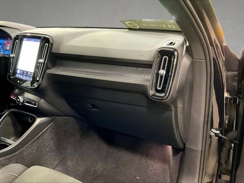 Certified 2023 Volvo XC40 B5 Plus w/ Climate Package AWD/4WD image 25