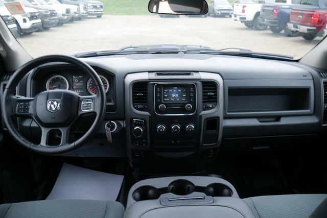 Used 2017 RAM 1500 Express w/ Express Value Package AWD/4WD image 3