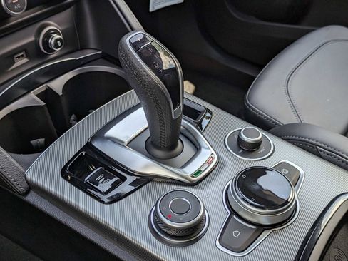 New 2024 Alfa Romeo Stelvio Veloce image 15