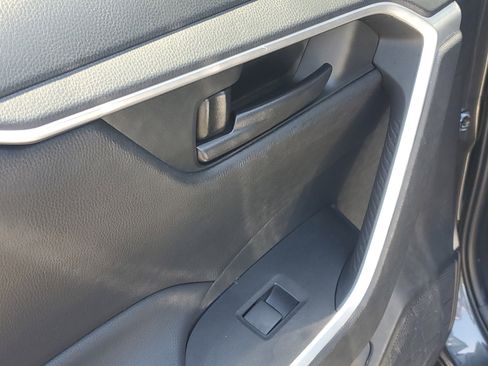 Certified 2022 Toyota RAV4 LE image 13