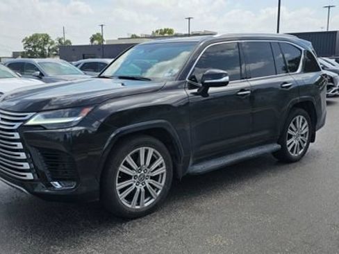 Used 2023 Lexus LX 600 4WD w/ Accessory Package (Z1) image 2