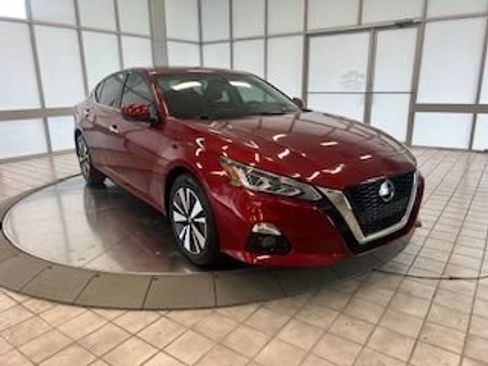 Used 2019 Nissan Altima 2.5 SV image 2