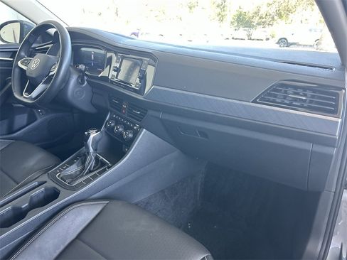 Certified 2024 Volkswagen Jetta SE w/ Panoramic Sunroof Package image 31