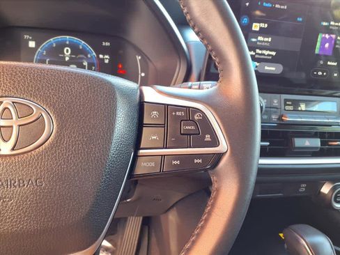 Used 2025 Toyota Grand Highlander AWD image 11