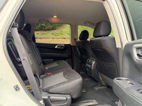Used 2020 Nissan Pathfinder S FWD image 10