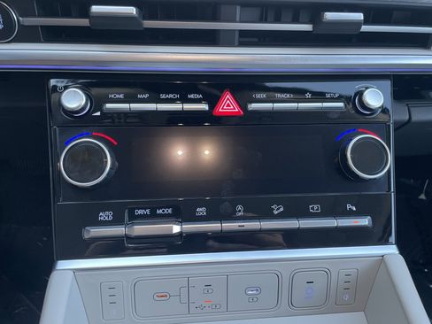 Used 2024 Hyundai Santa Fe Calligraphy image 47