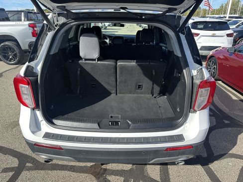 Used 2023 Ford Explorer Limited image 7