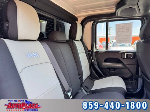 Used 2025 Jeep Gladiator Mojave w/ Convenience Group AWD/4WD image 38