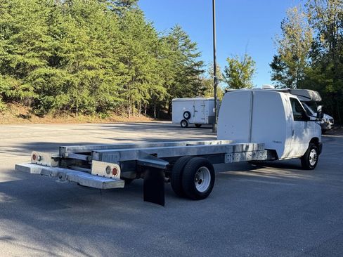 Used 2011 Ford E-450 and Econoline 450 Super Duty image 6