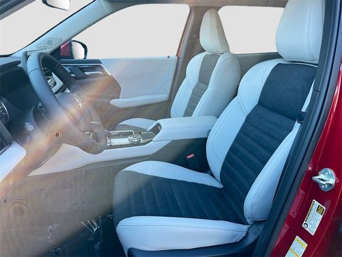 New 2025 Mitsubishi Outlander SE image 22