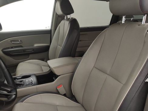 Used 2017 Kia Sedona LX w/ LX Essentials Premium Package FWD image 17