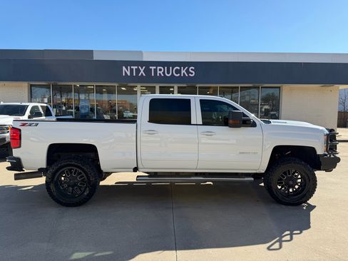 Used 2018 Chevrolet Silverado 2500 LT w/ Z71 Package, Off-Road image 6
