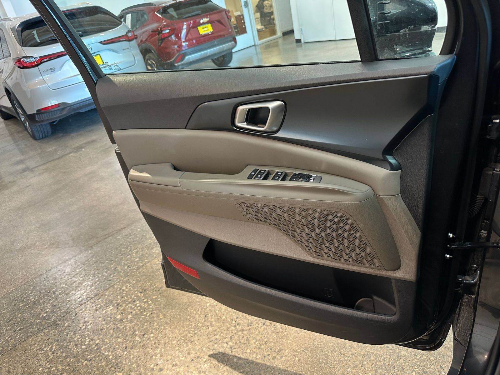 Used 2026 Kia Carnival FWD image 18