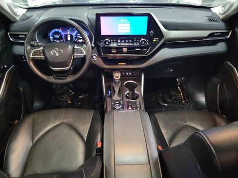 Used 2023 Toyota Highlander Limited image 12