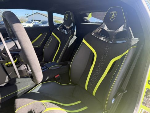 Used 2024 Lamborghini Huracan Tecnica image 9