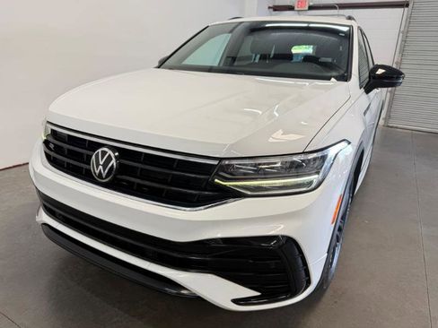 Used 2022 Volkswagen Tiguan SE R-Line FWD image 6