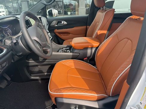 New 2026 Chrysler Pacifica Pinnacle image 20