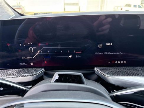 Used 2025 Cadillac Escalade ESV V image 30