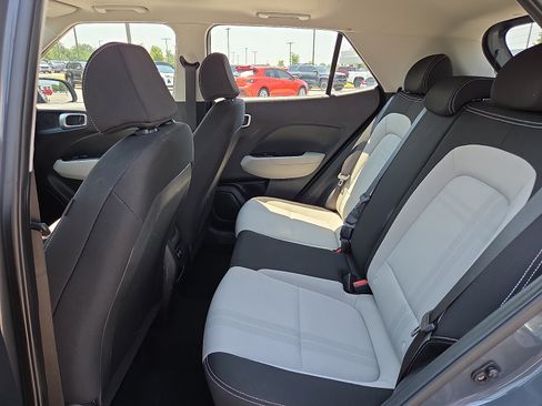 Used 2025 Hyundai Venue SEL FWD image 10