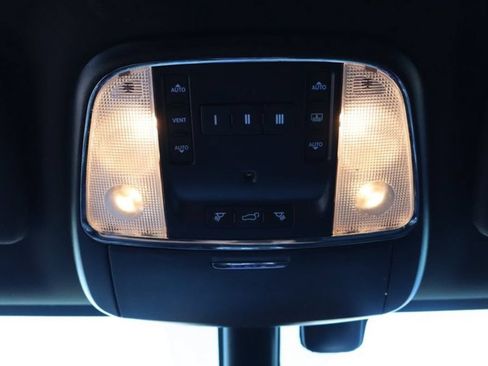 Used 2019 Jeep Grand Cherokee Overland AWD/4WD image 23