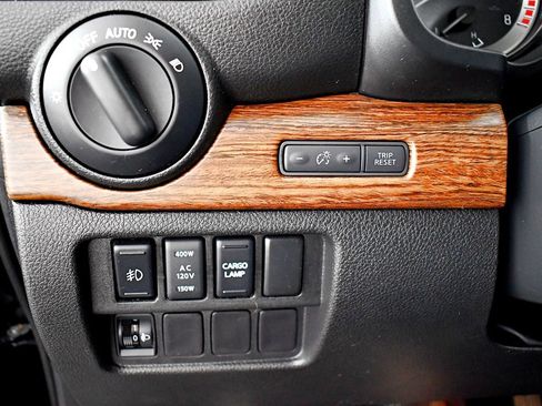 Used 2017 Nissan Titan Platinum Reserve image 21