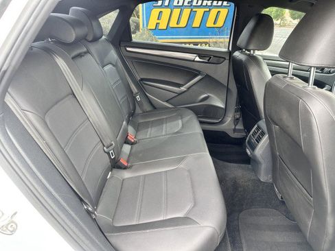 Used 2022 Volkswagen Passat 2.0T R-Line image 16