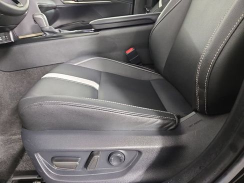 Used 2025 Toyota Camry SE FWD image 28