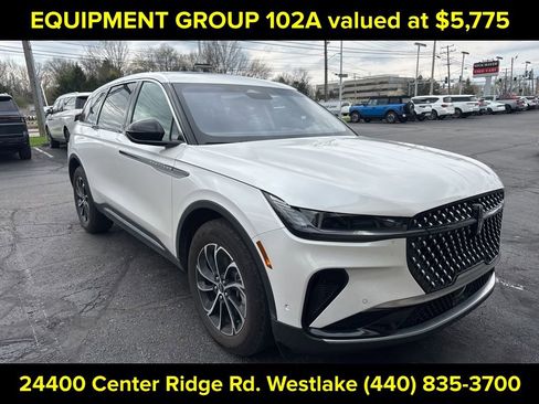 Used 2024 Lincoln Nautilus Premier w/ Equipment Group 102A image 3