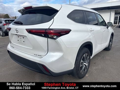 Used 2024 Toyota Highlander XLE image 8