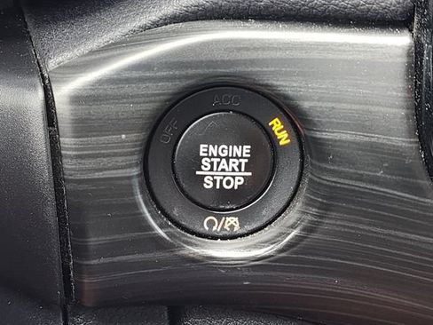 Used 2019 Jeep Grand Cherokee Laredo w/ Laredo X Package RWD image 34
