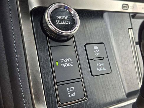 Used 2024 Lexus GX 550 w/ Accessory Package (Z1) image 19