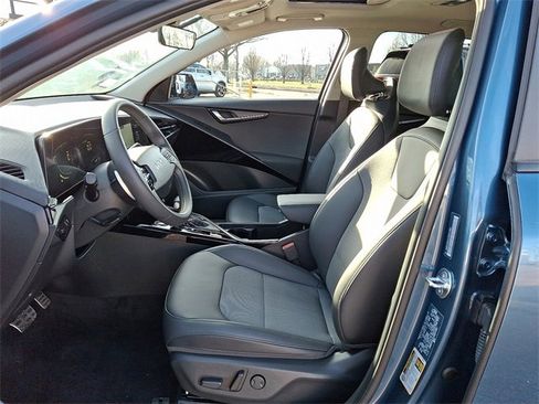 Certified 2025 Kia Niro EX Touring image 13