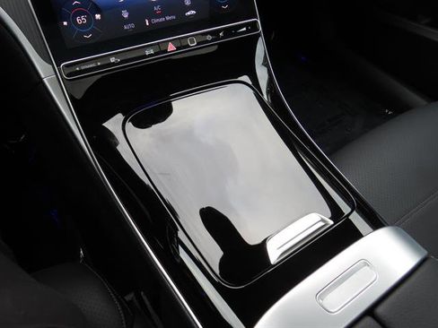 Used 2025 Mercedes-Benz C 300 4MATIC Sedan image 18