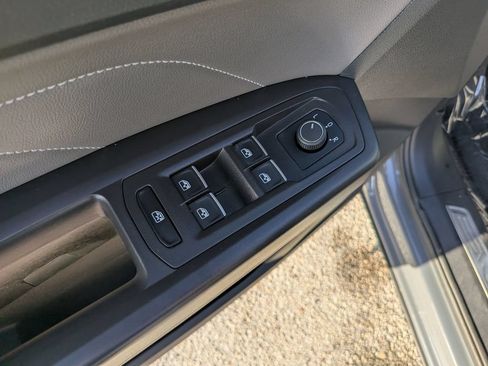 Certified 2023 Volkswagen Atlas Cross Sport SE w/ Panoramic Sunroof Package FWD image 17