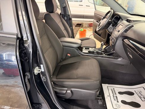 Used 2014 Kia Sorento LX image 28