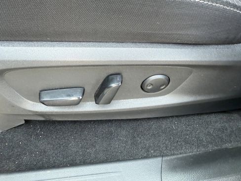 Used 2022 Nissan Pathfinder SV image 11