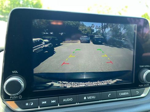 Used 2025 Nissan Rogue SV FWD image 25