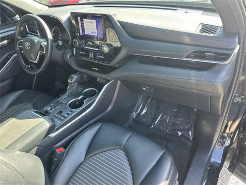 Used 2024 Toyota Highlander XSE image 29