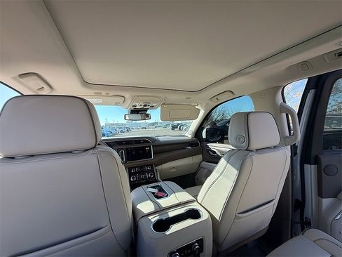 Used 2023 GMC Yukon Denali image 9