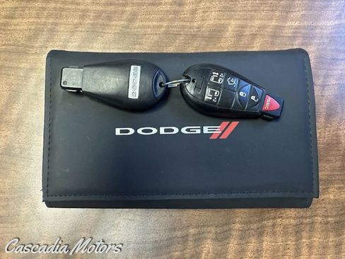 Used 2014 Dodge Grand Caravan SXT w/ Rear Park Assist Package image 2